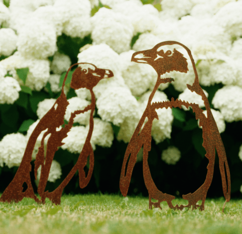 Pinguine aus Cortenstahl | Lebensgroße Gartenstatue