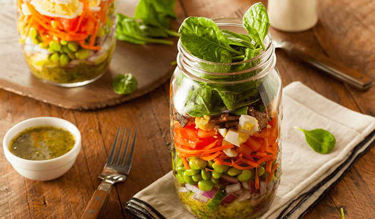 Salat im Glas zum Mitnehmen