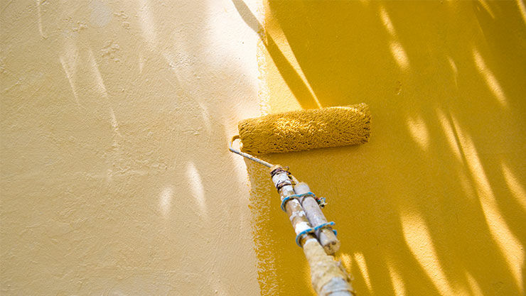 Gelbe Wand streichen