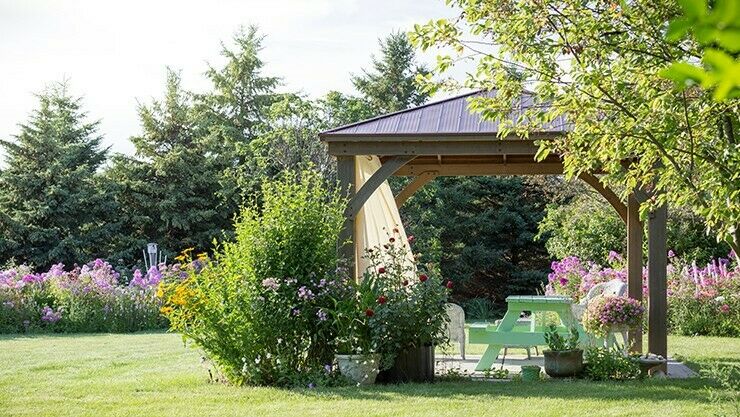 eine Pergola für mehr Schatten im Garten