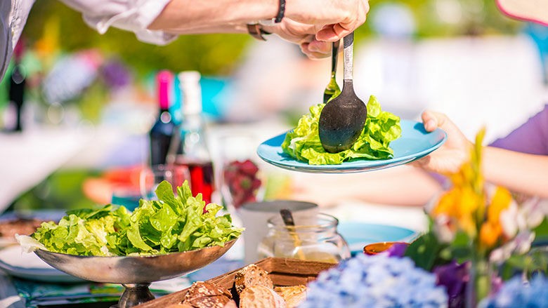 Salat auf Gartenparty